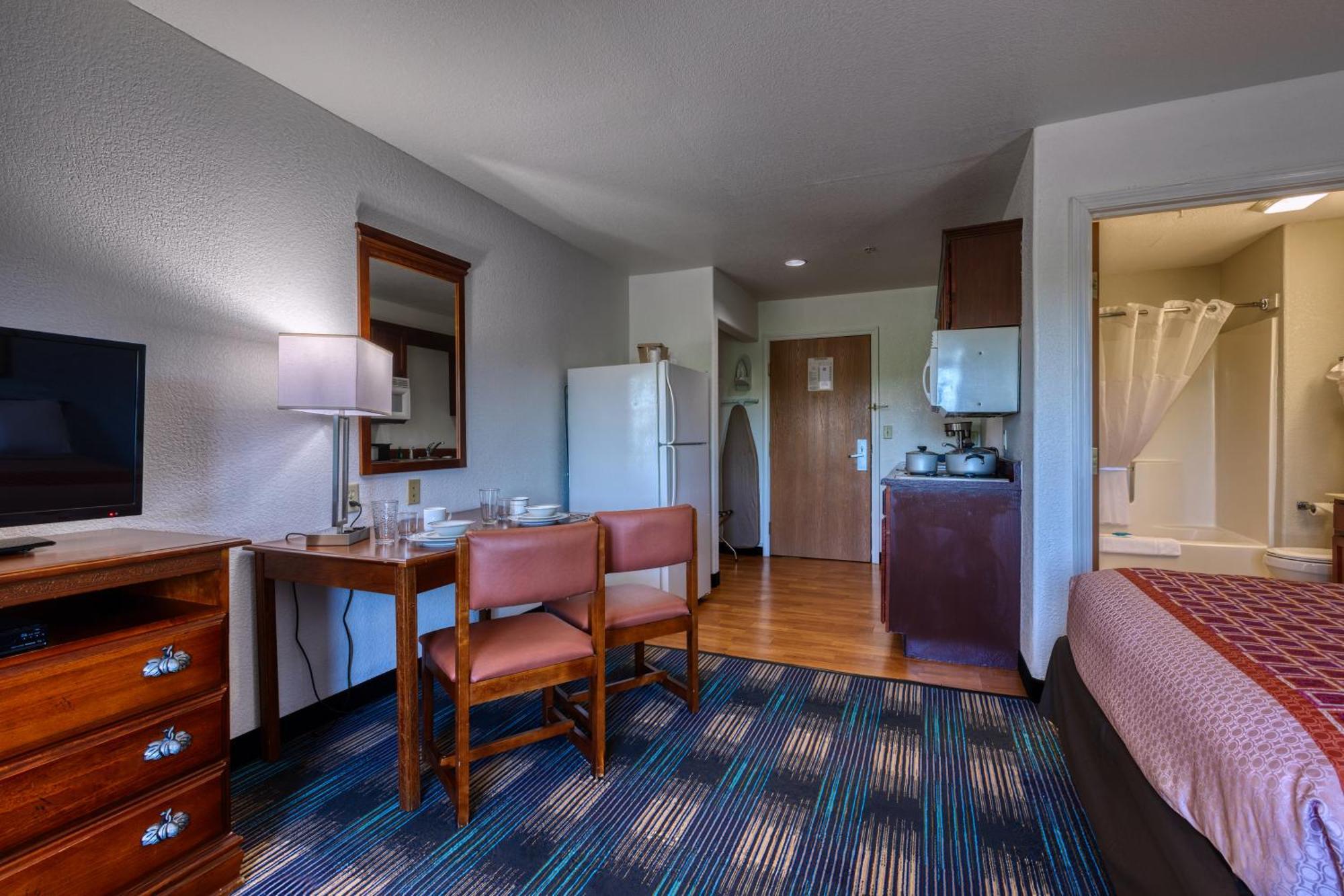 All Towne Suites Saint Robert Exterior photo